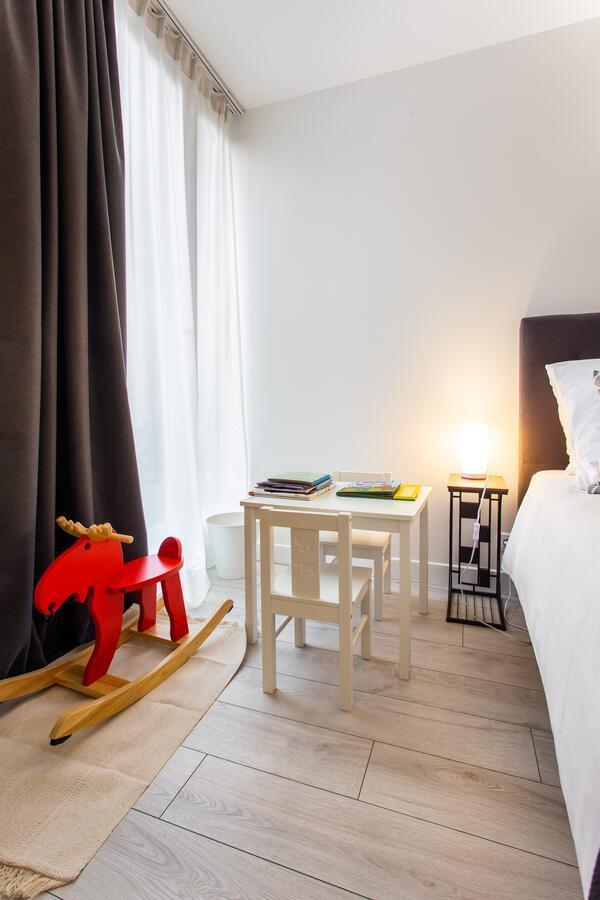 D&E - Paris-Disney - Holidays Apartment - Appartement De Vacances - 5 Chambres- 5 Sdb - 5 Bedrooms - 5 Bathrooms - Netflix シャン・シュル・マルヌ エクステリア 写真